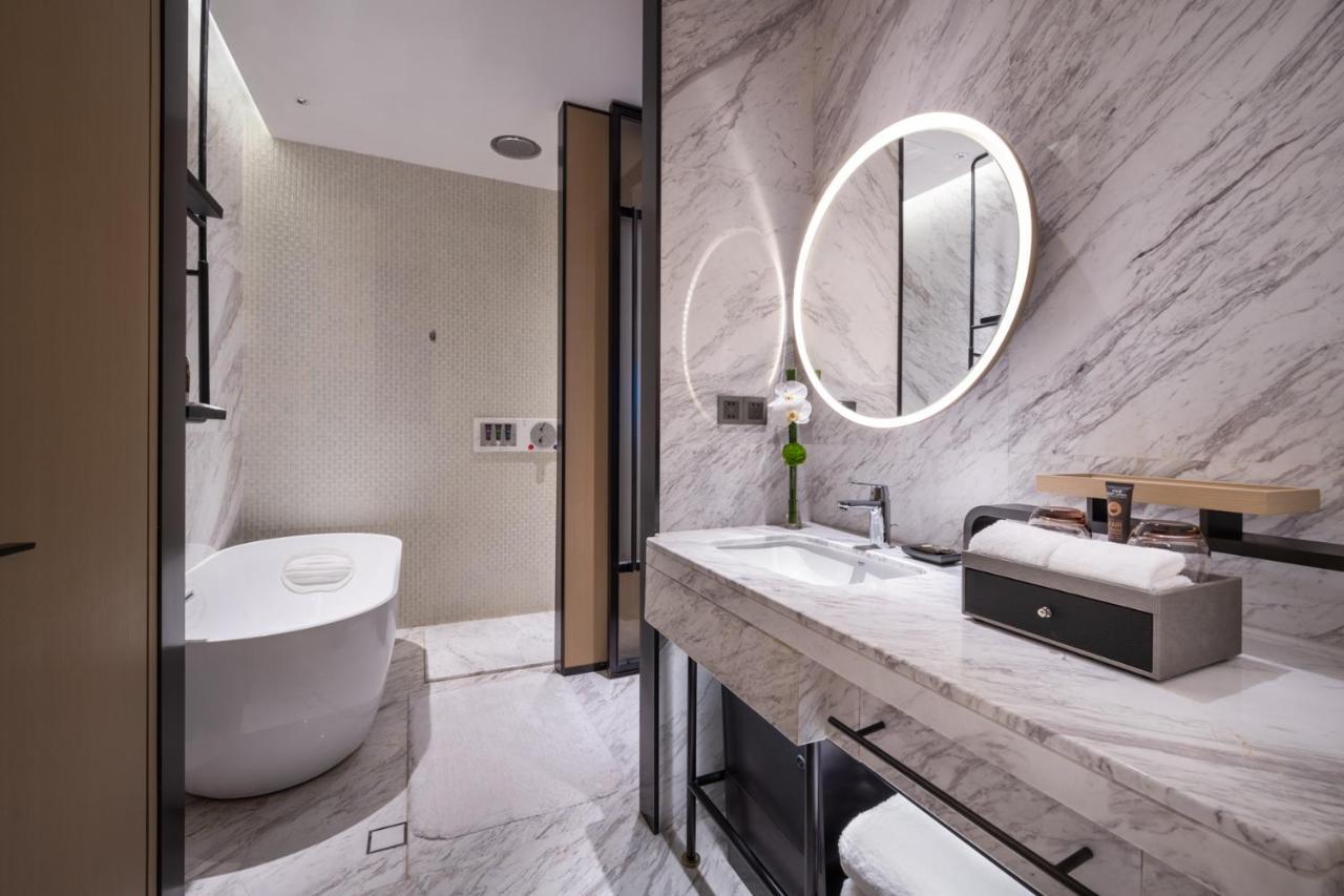 Novotel Caohejing Hotel 4*