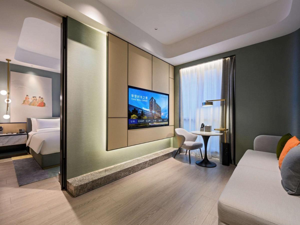 Novotel Caohejing 4*